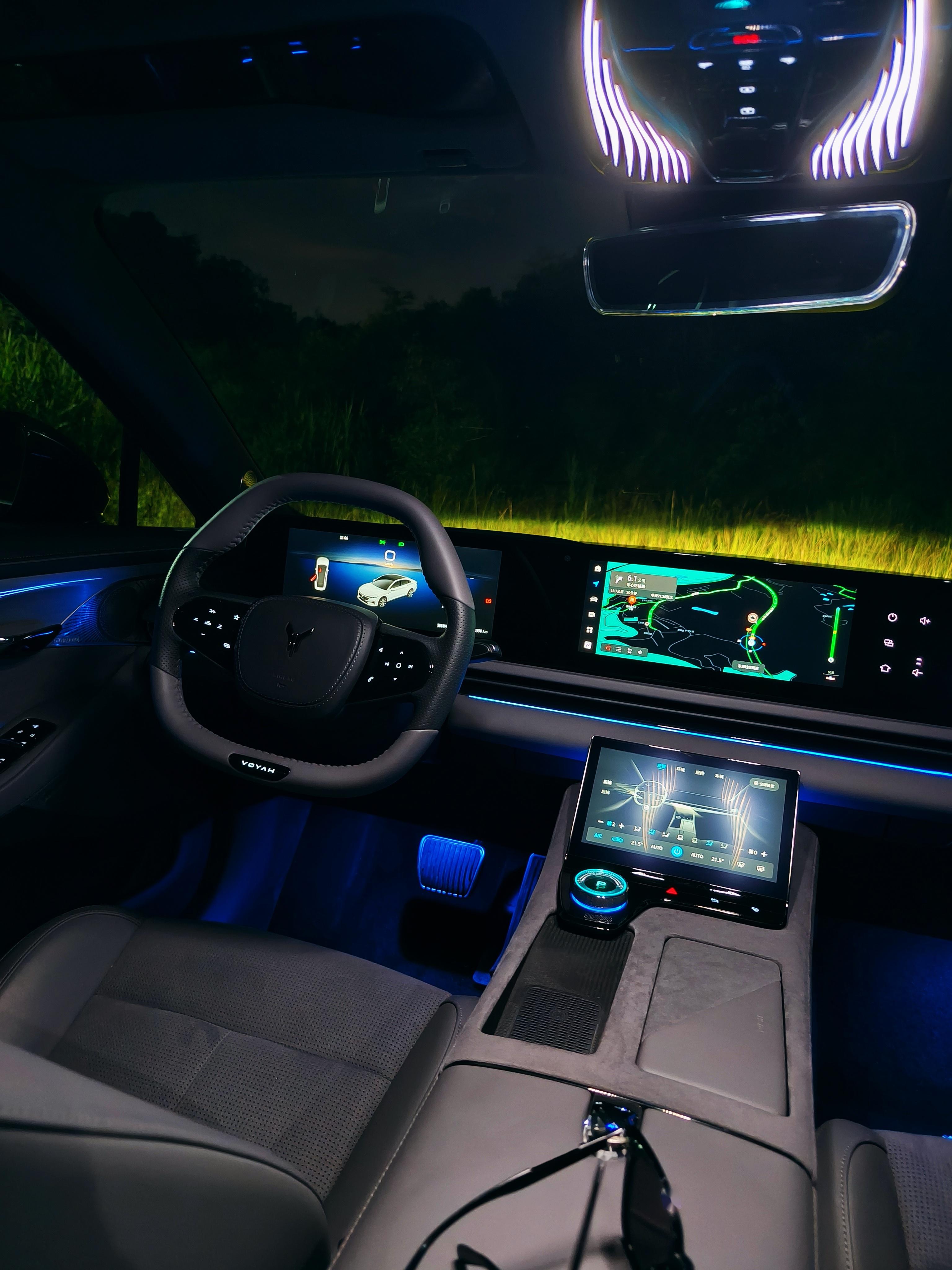 蓝色色调氛围映射出来,开着很舒心也解压,上一次开有_奥迪a8社区_易车