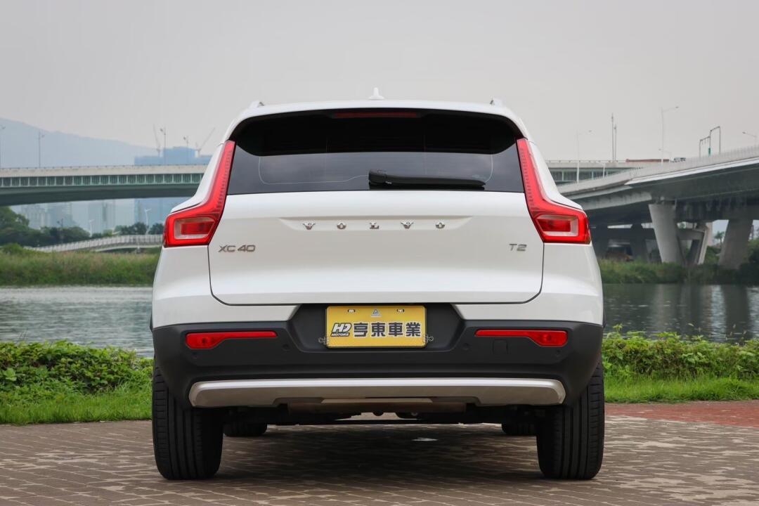 售2023 volvo xc40 plus t2白色_沃尔沃xc40社区_易车