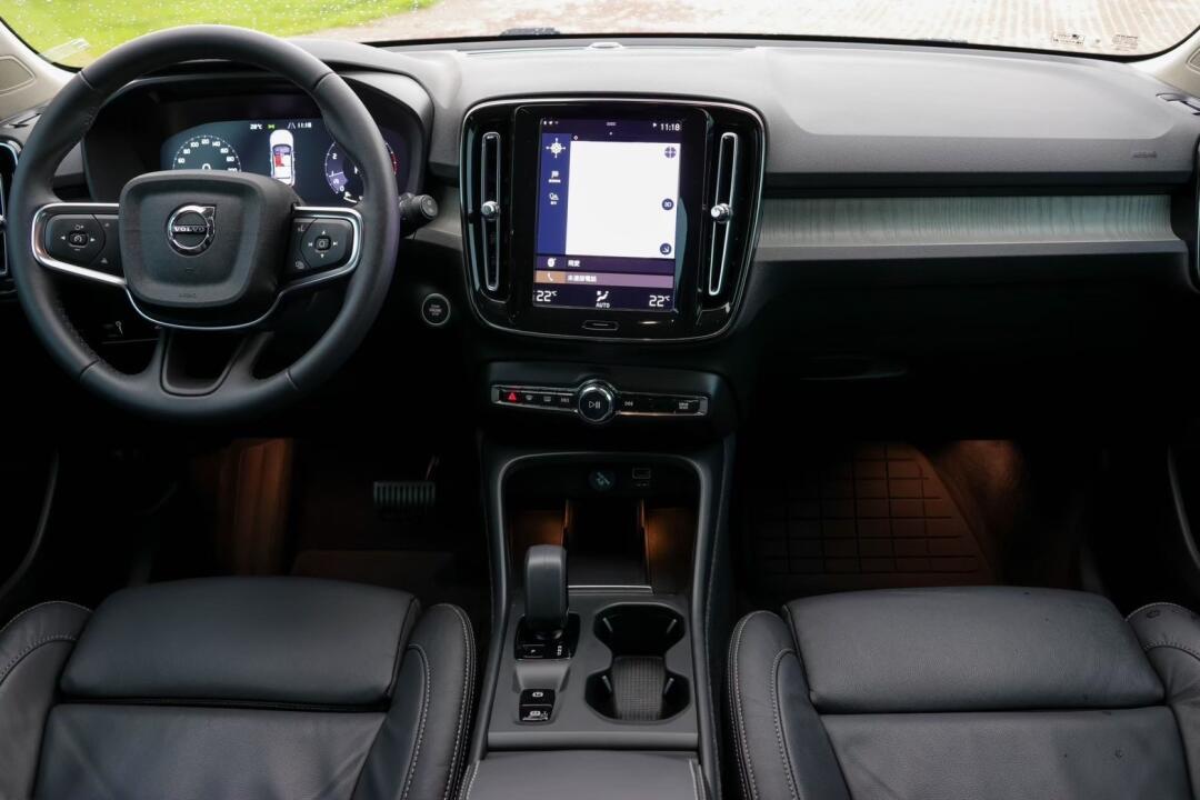 售2023 volvo xc40 plus t2白色_沃尔沃xc40社区_易车