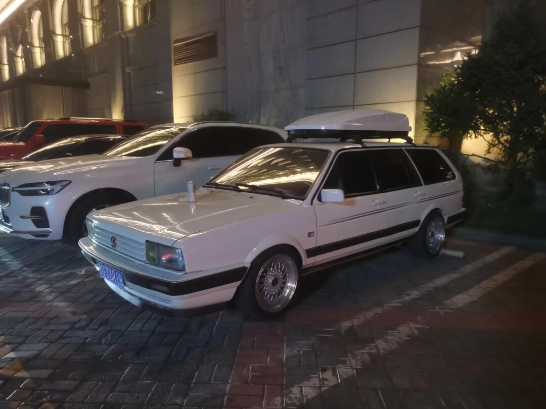 好精神的桑塔纳瓦罐