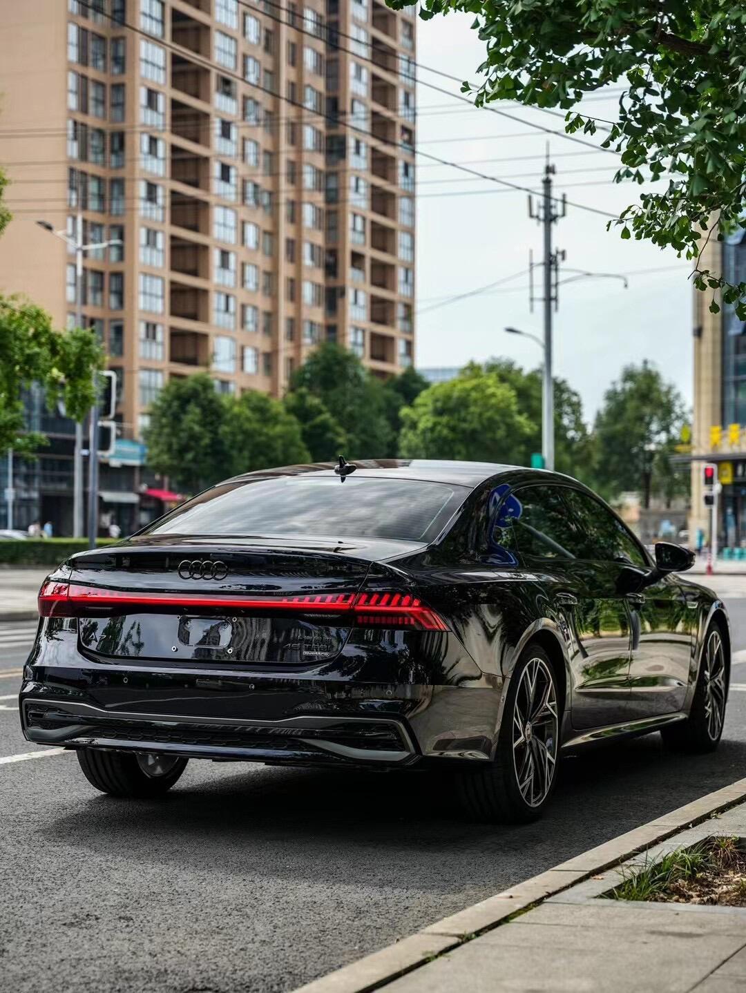 奥迪a7l新车落地装贴隐形车衣77隔热膜完工,黑武士真帅啊