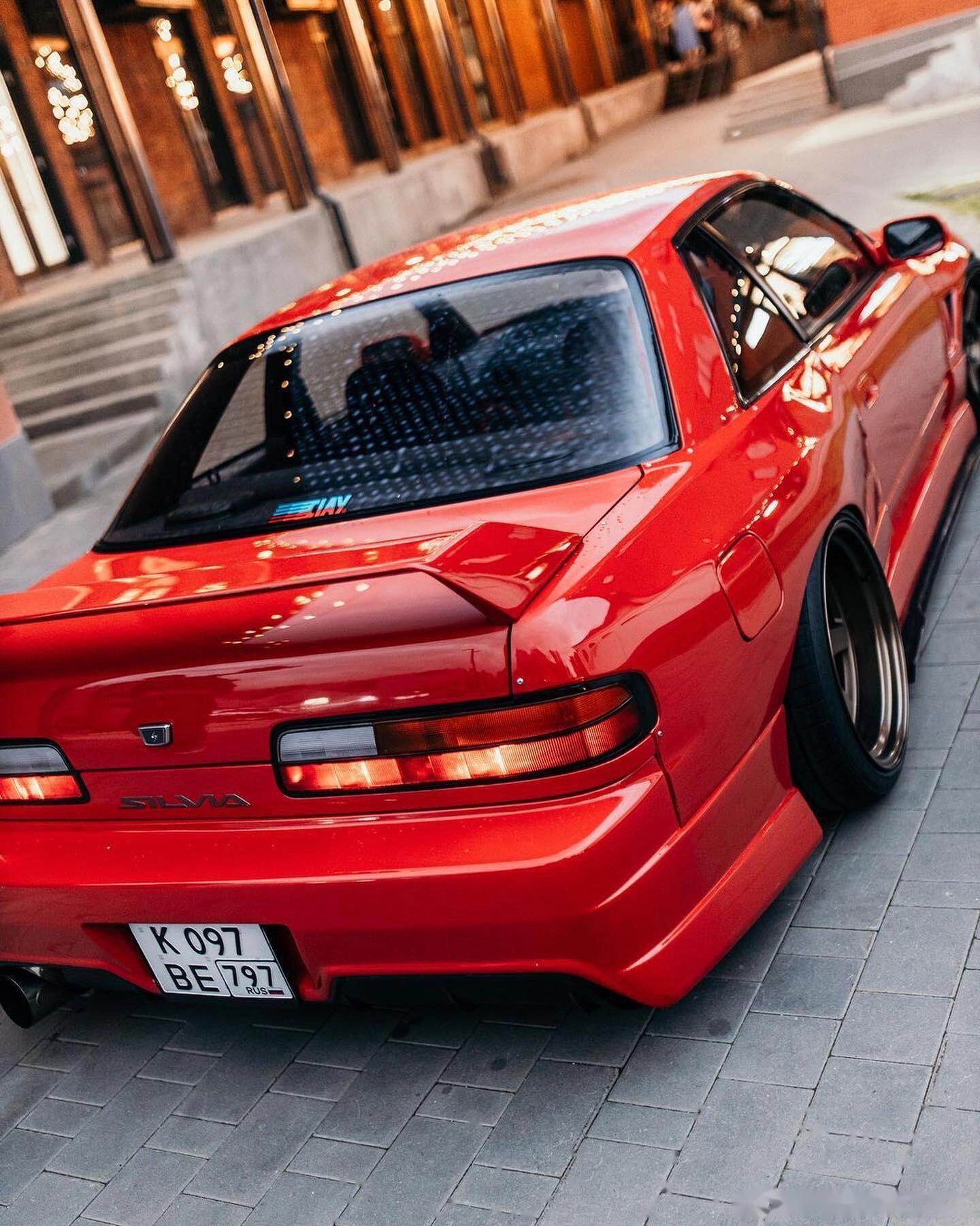 nissan silvia s13,属于前置后驱(fr)车型,车辆的刹车系统采用