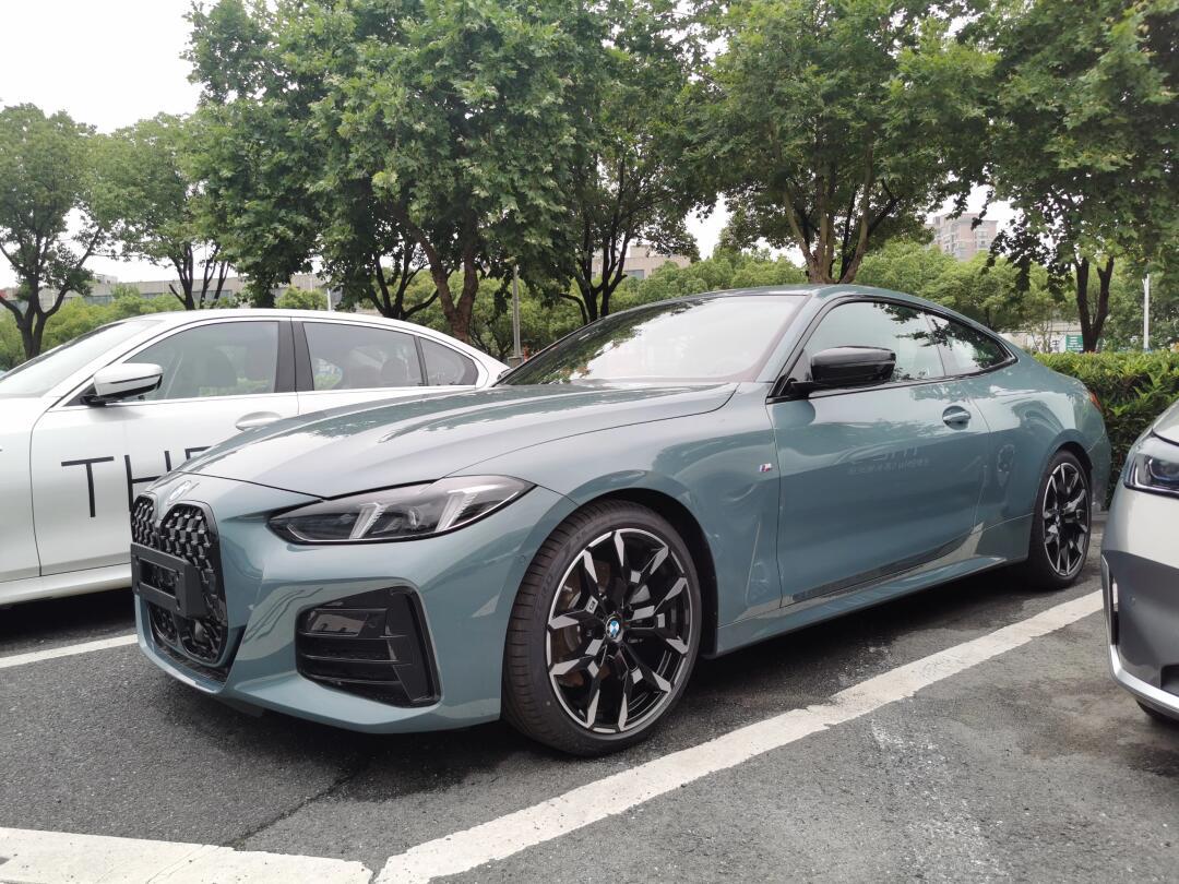 宝马新4系双门轿跑,被约克角绿疯狂种草