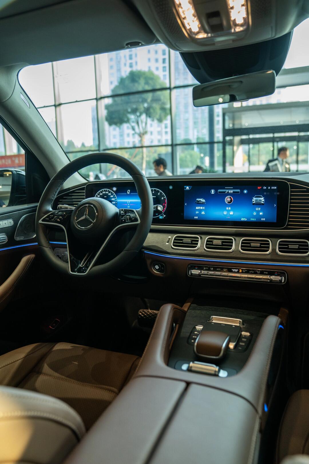 月燃情启幕奔驰gle:豪情驾驭,尽在此刻!