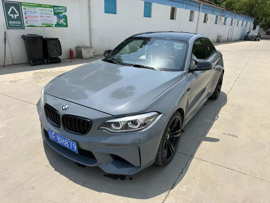 19年自动挡性能小怪兽宝马m2,原车蓝色更换右前大灯右