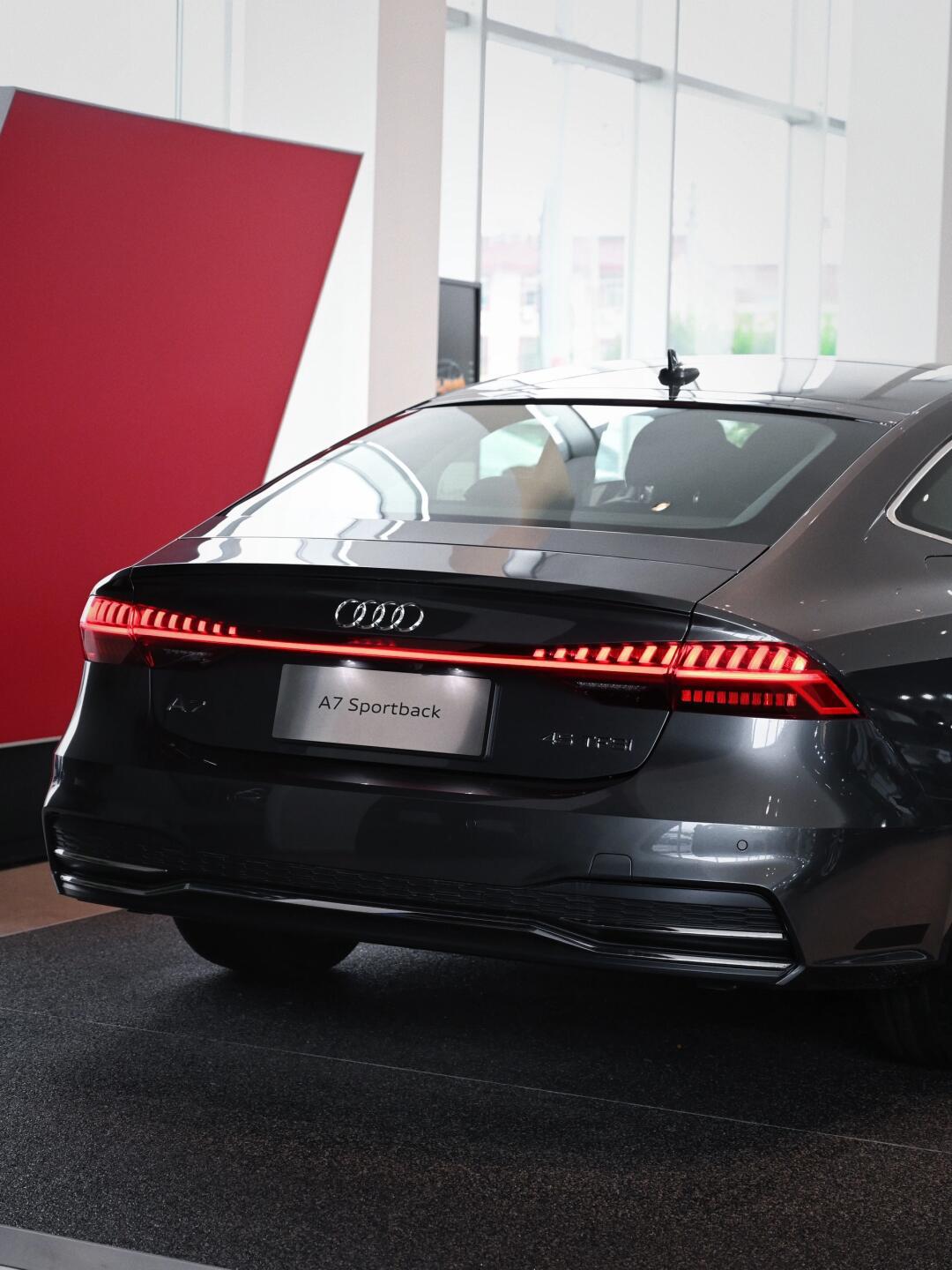 奥迪a7🥰唯美梦想之车绝美配色天云灰