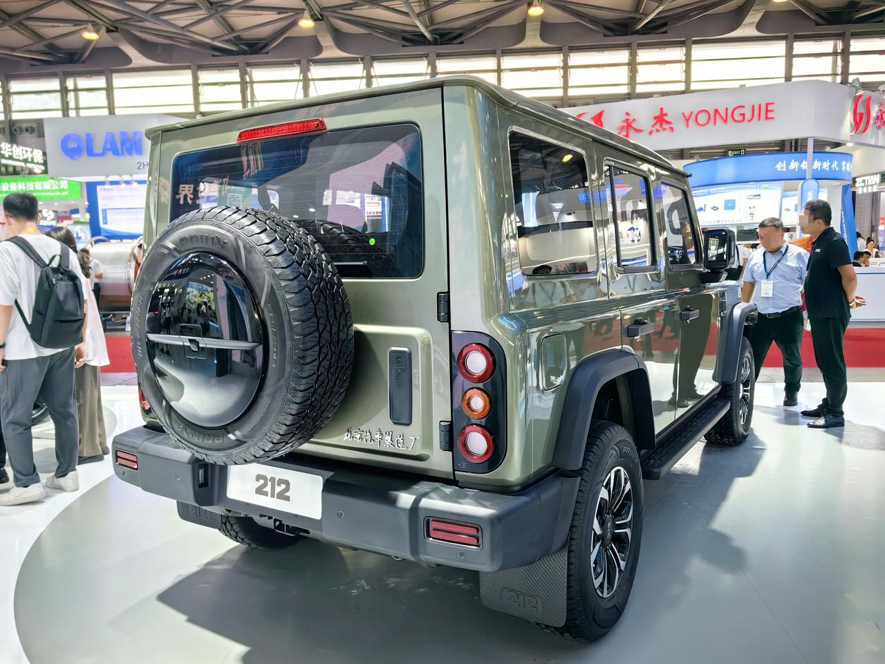 全新的北京汽车212终于在展会上看见了,非常硬派,预计在第三季度正式