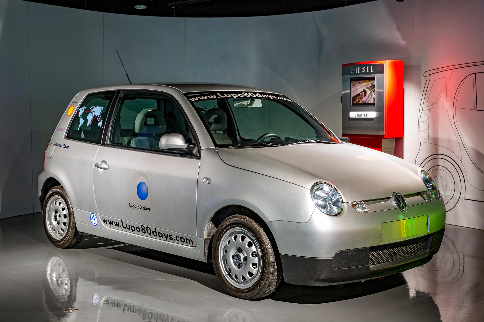 lupo是一款由大众生产的小型车,因其小巧的尺寸,灵活的操控和经济的