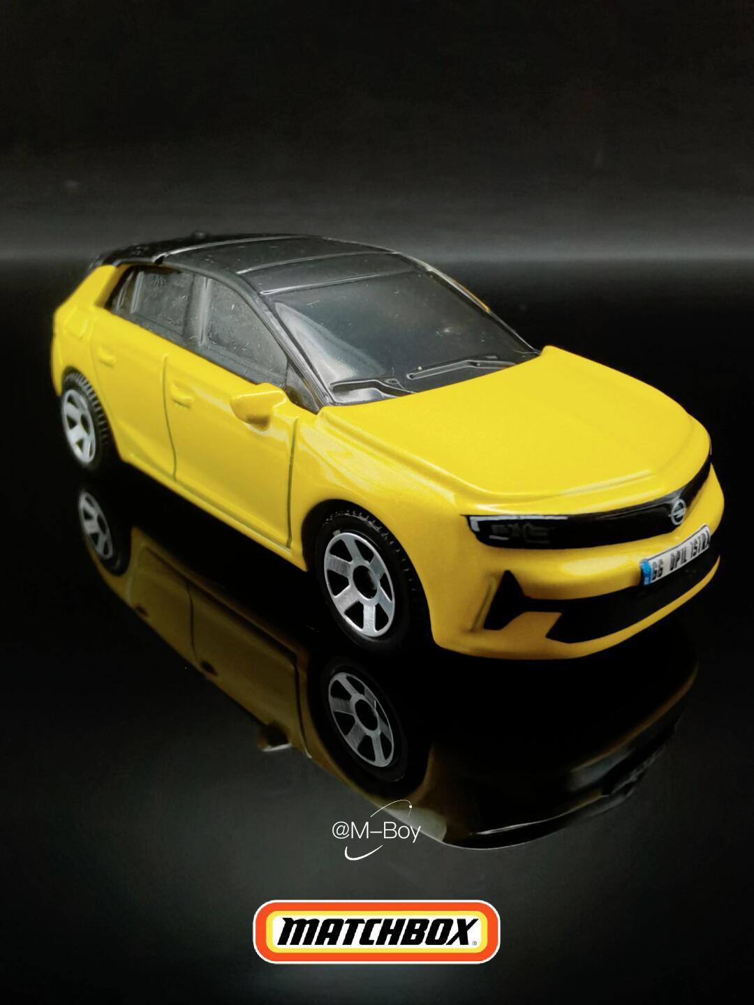 车顶有点特别,火柴盒欧宝雅特astra轿车