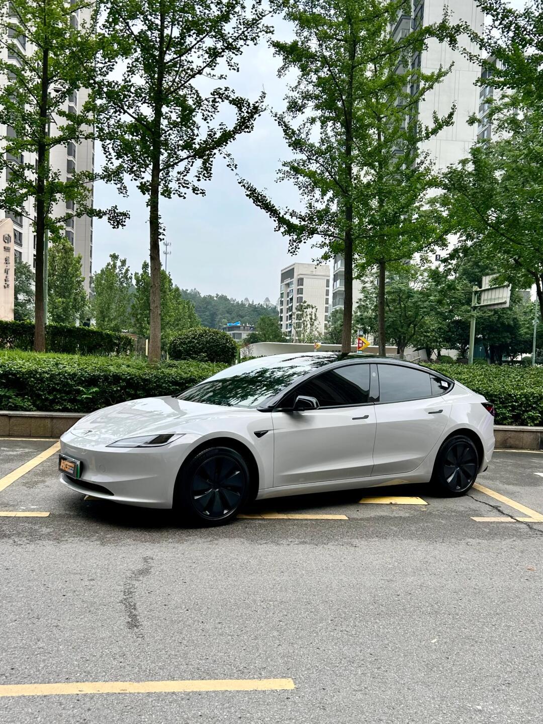 特斯拉model3竖屏壁纸图片