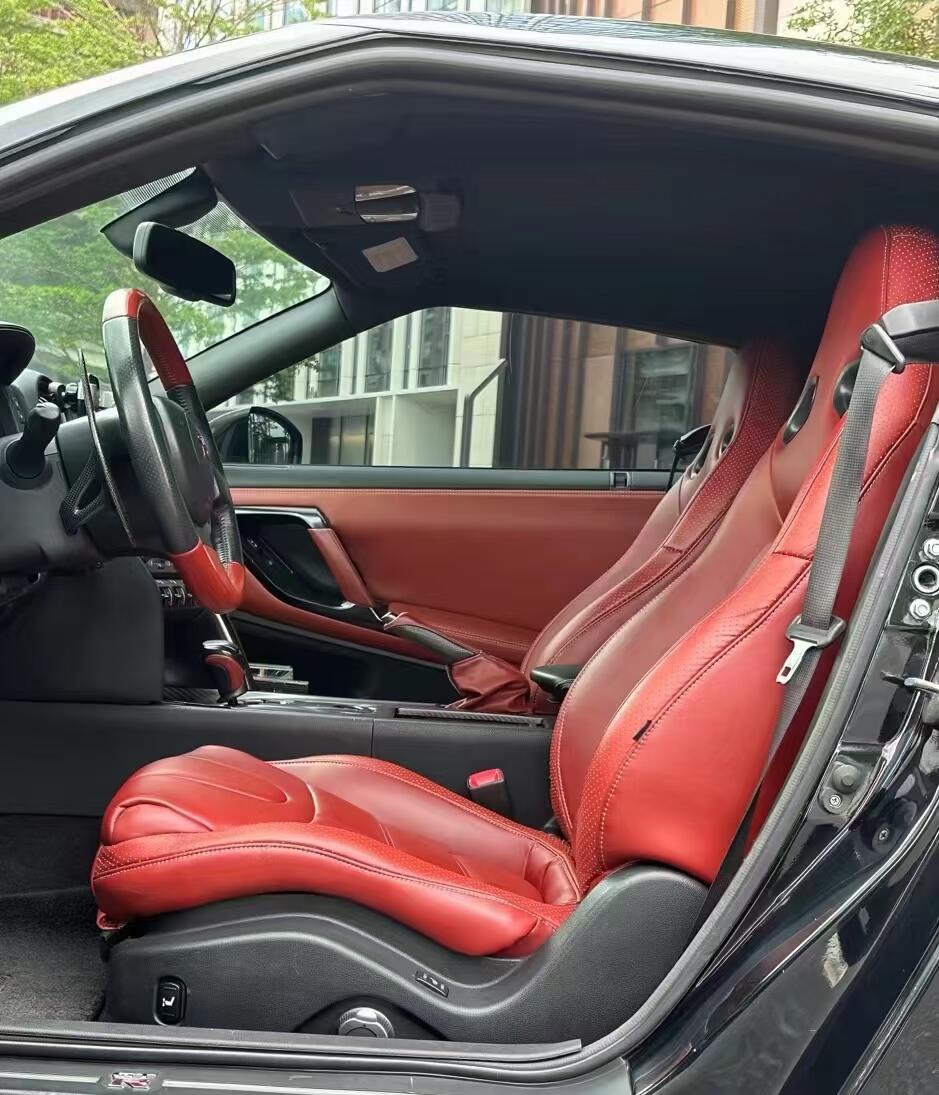 2014年日产gtr 深圳牌 国5排放 表显3万61公多69里,bose音响,倒