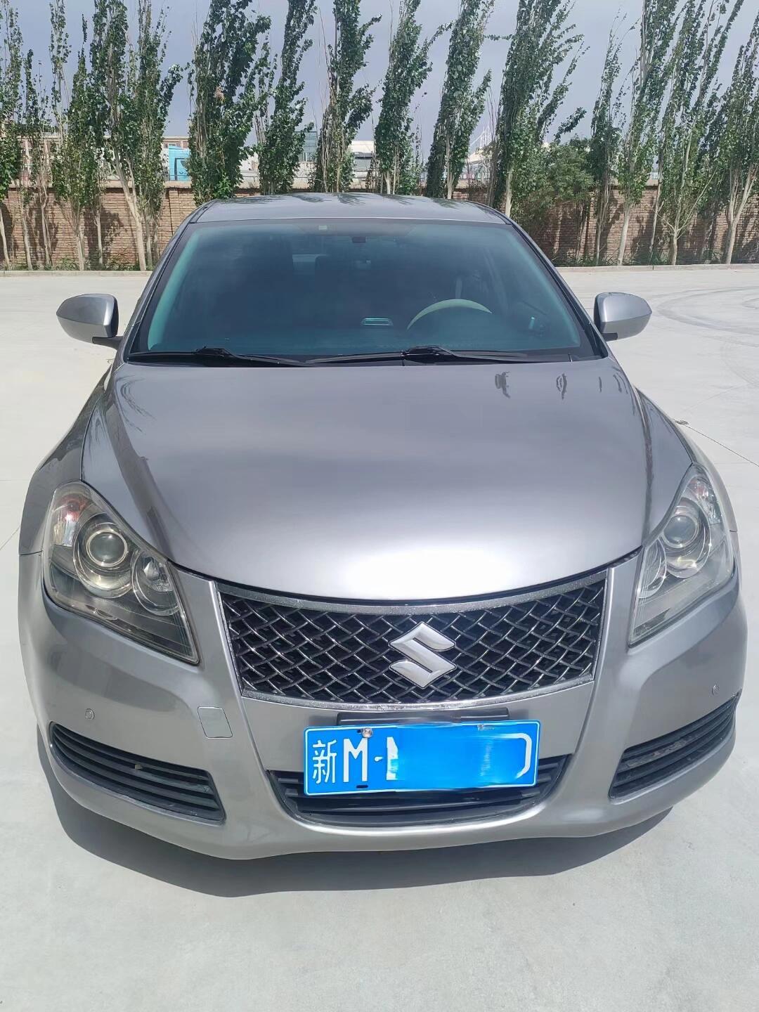 我猜,凯泽西这个名字一定很吸引你 这是一款铃木的运动版b级轿车,而且