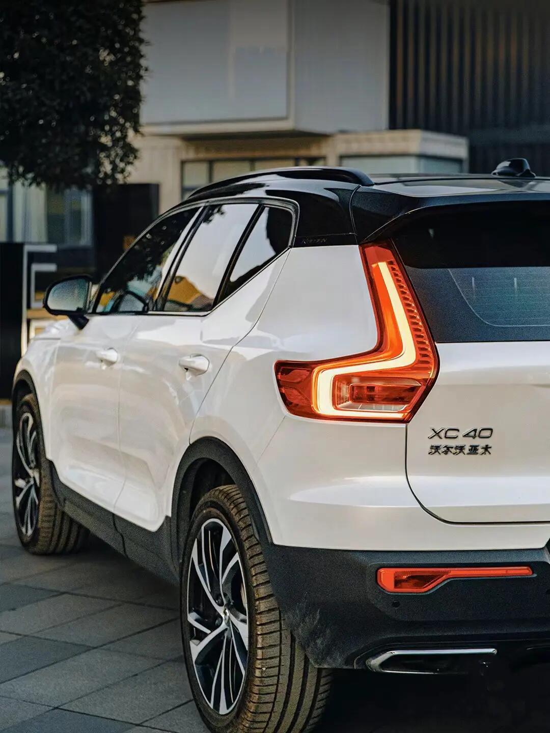 沃尔沃xc40经典都市情侣suv