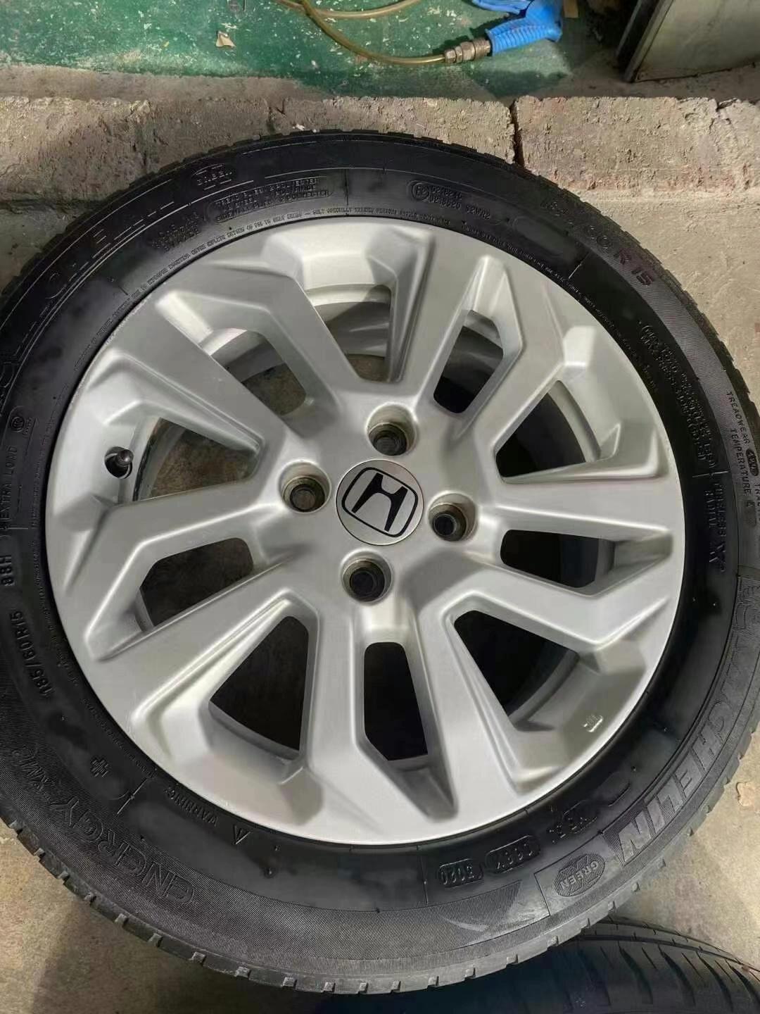 飞度拆下原厂15 寸戴卡轮毂带胎