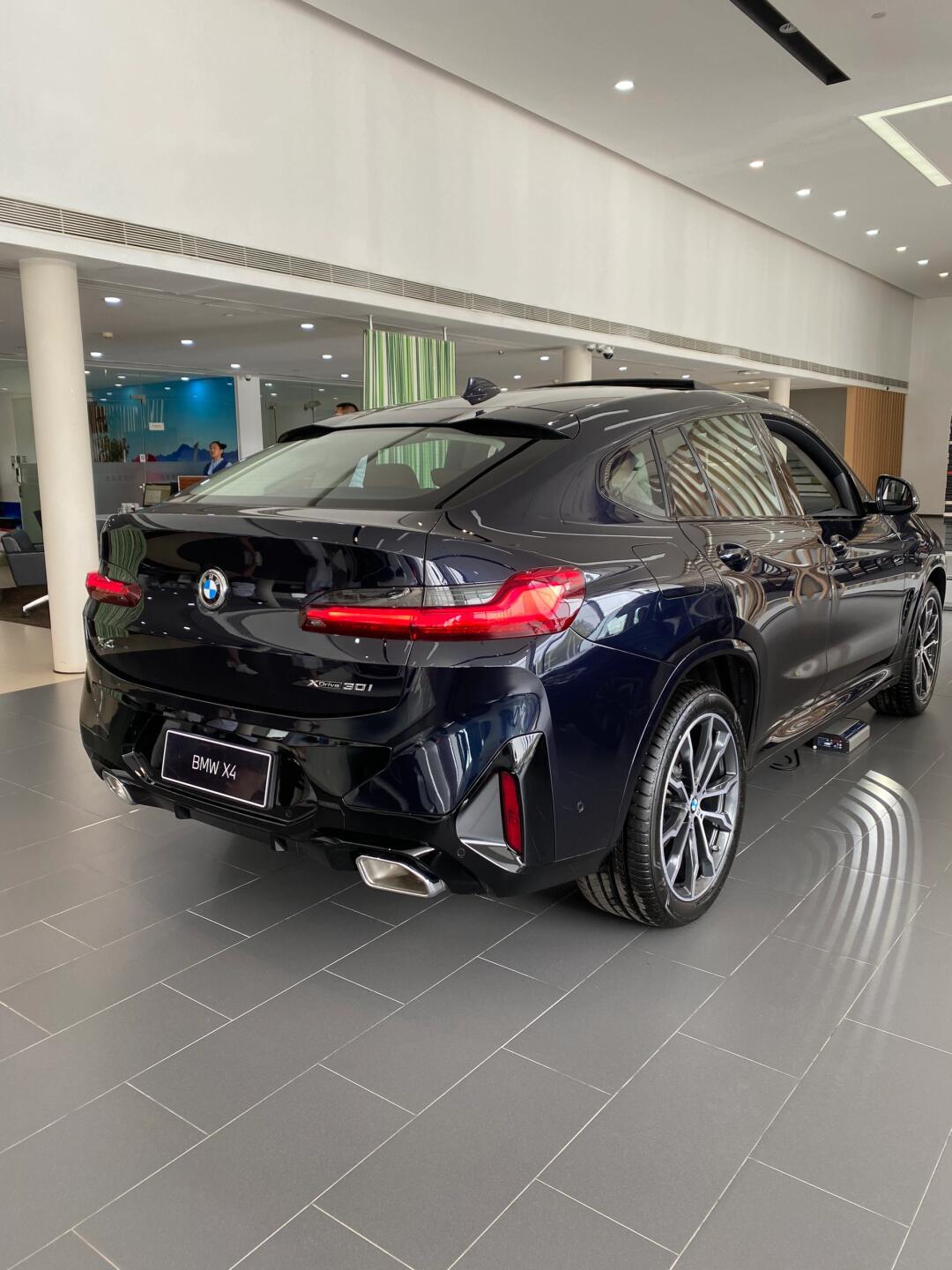 宝马x4 溜背式suv