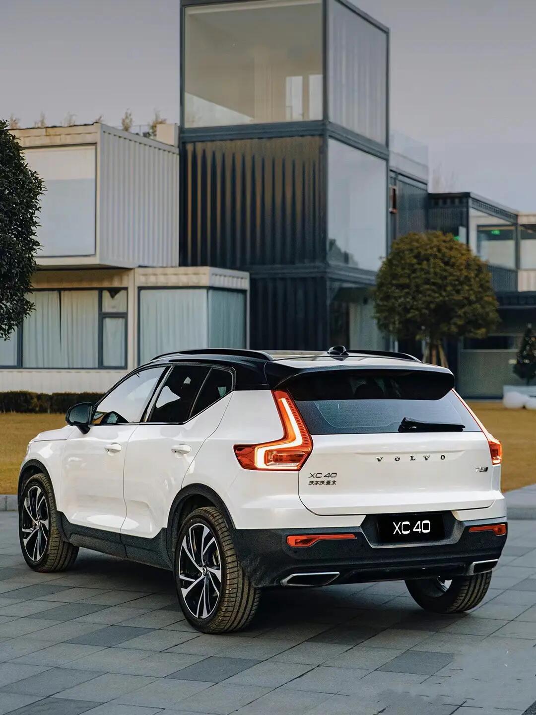 沃尔沃xc40经典都市情侣suv