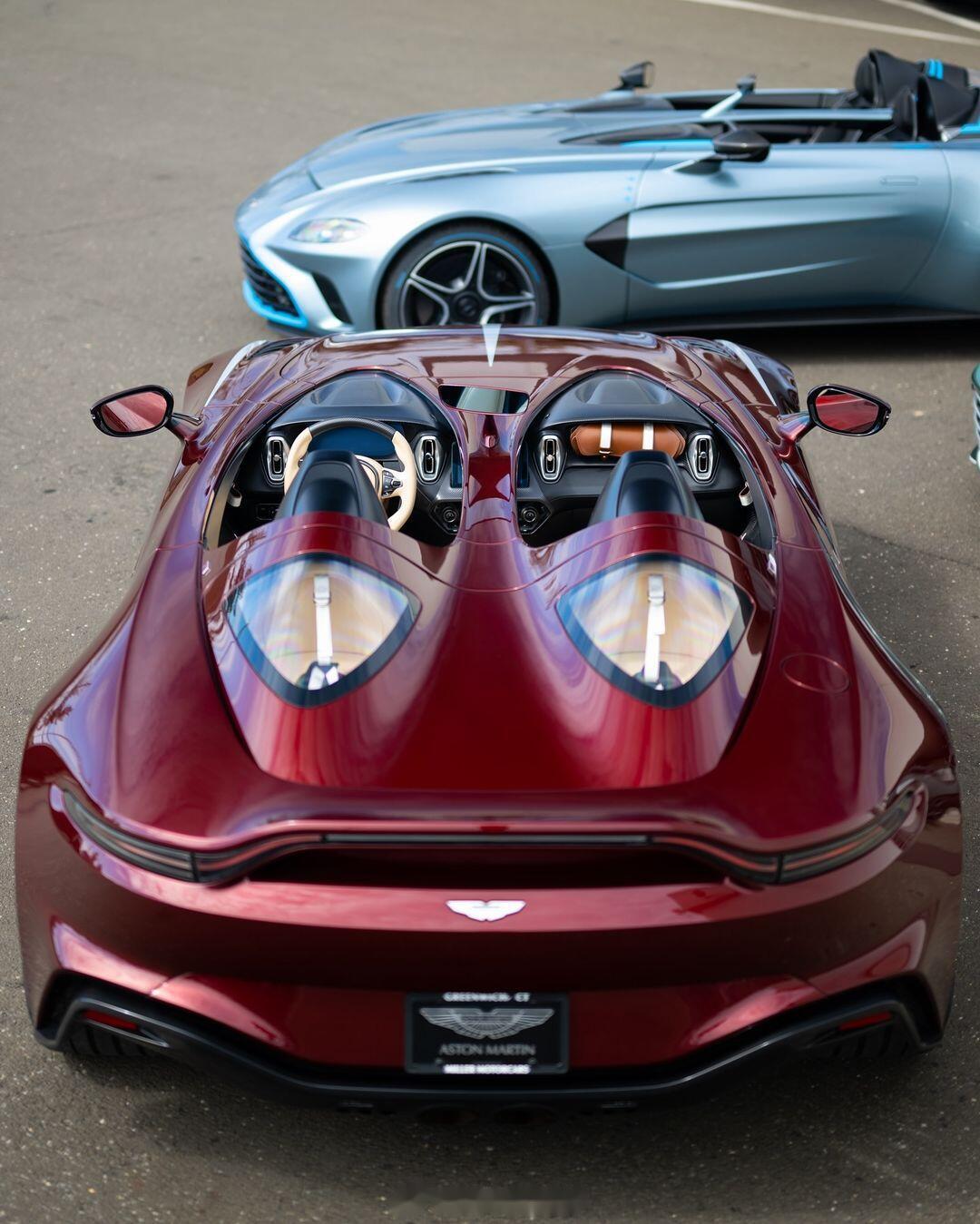 >易车>社区>汽车杂谈社区>三辆阿斯顿马丁v12speedster,哪个颜色最