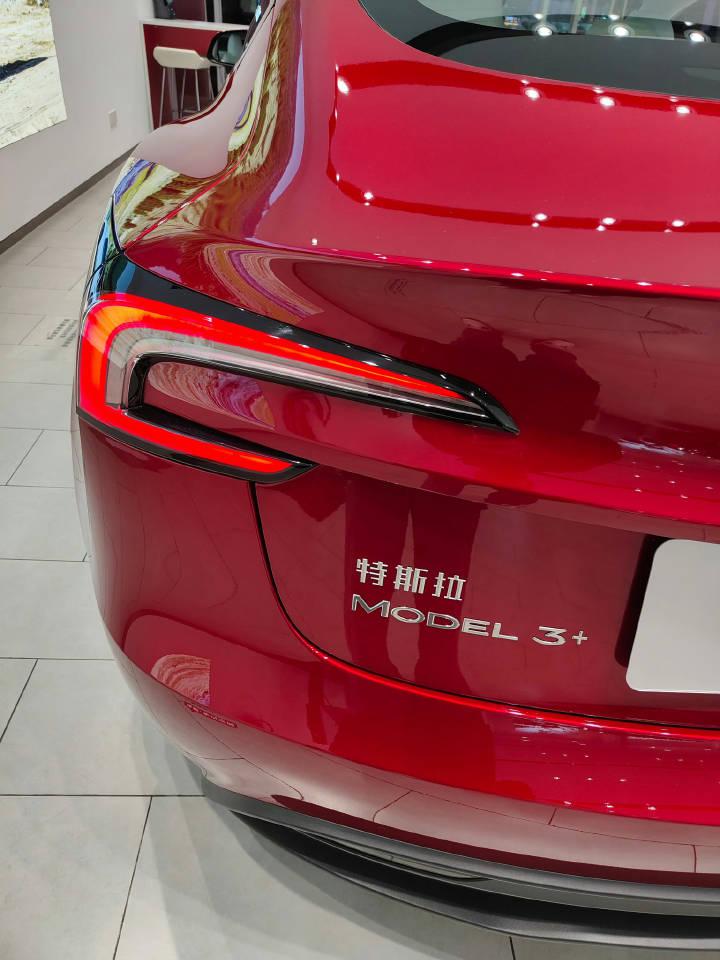 《比老款更舒服高级———新款特斯拉model 3》 开了下新款特斯拉