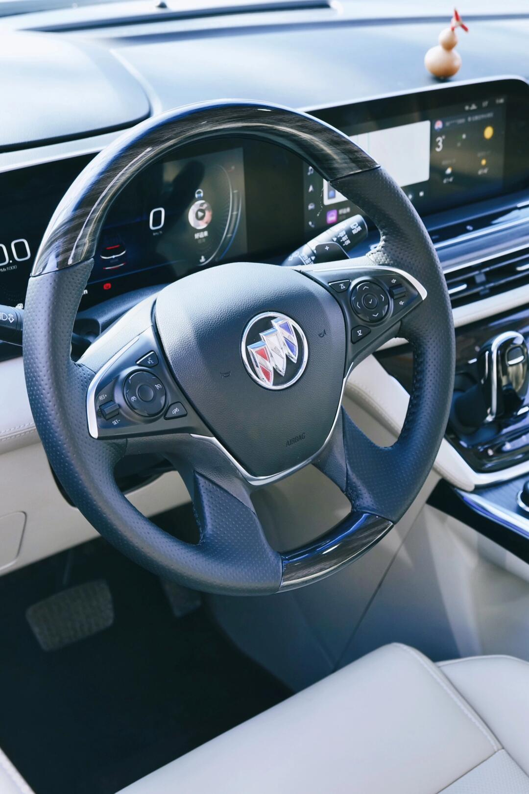 别克gl8内饰升级:桃木纹