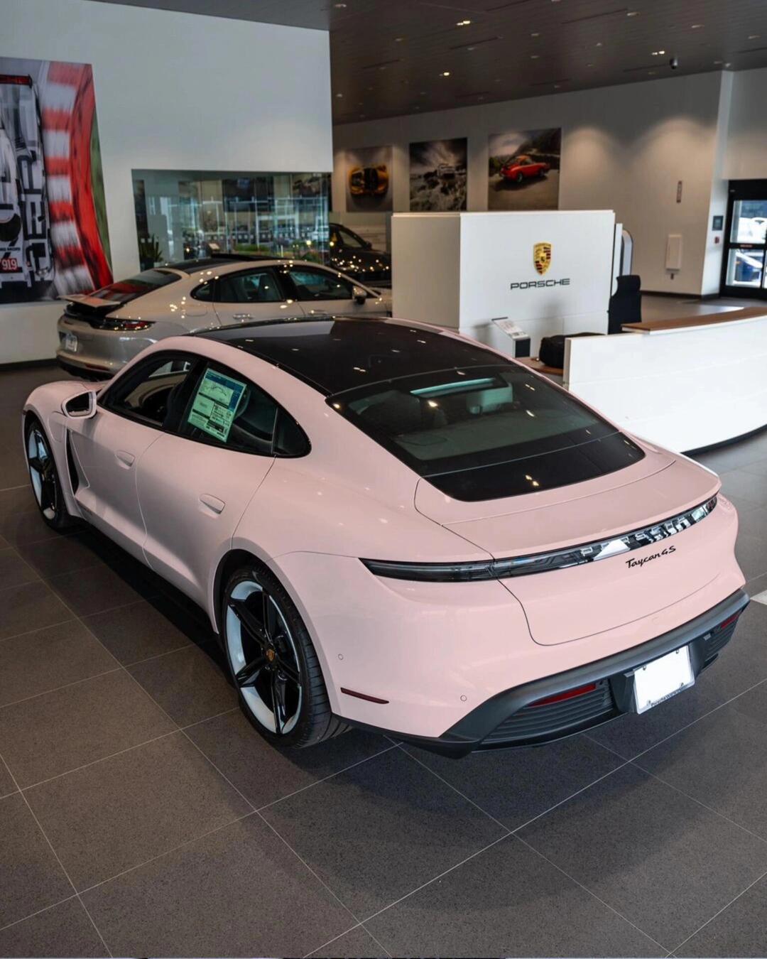 保时捷taycan 4s 冰莓粉 树莓紫内饰