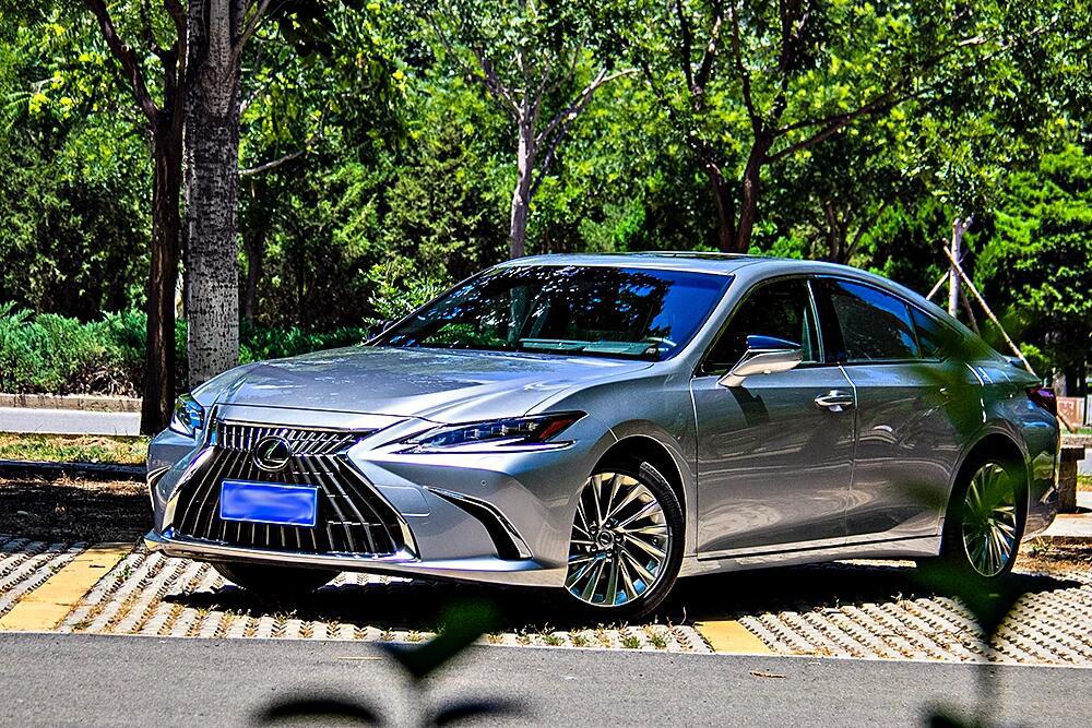 雷克萨斯es 300h东方韵味十足,缺点明显