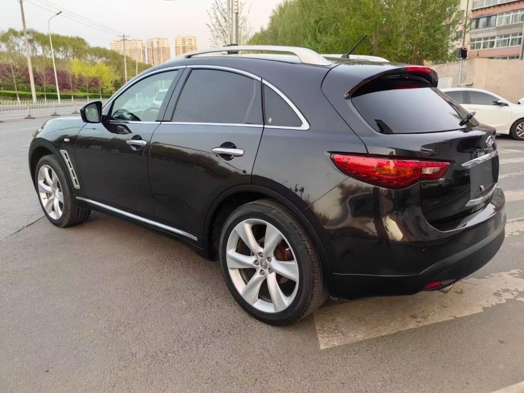 11年英菲尼迪fx35高端日系车型新车70多万,全时四驱,搭载3.