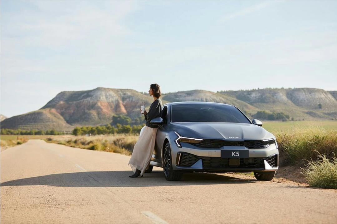 全新起亚k5 你觉得颜值耐看吗?