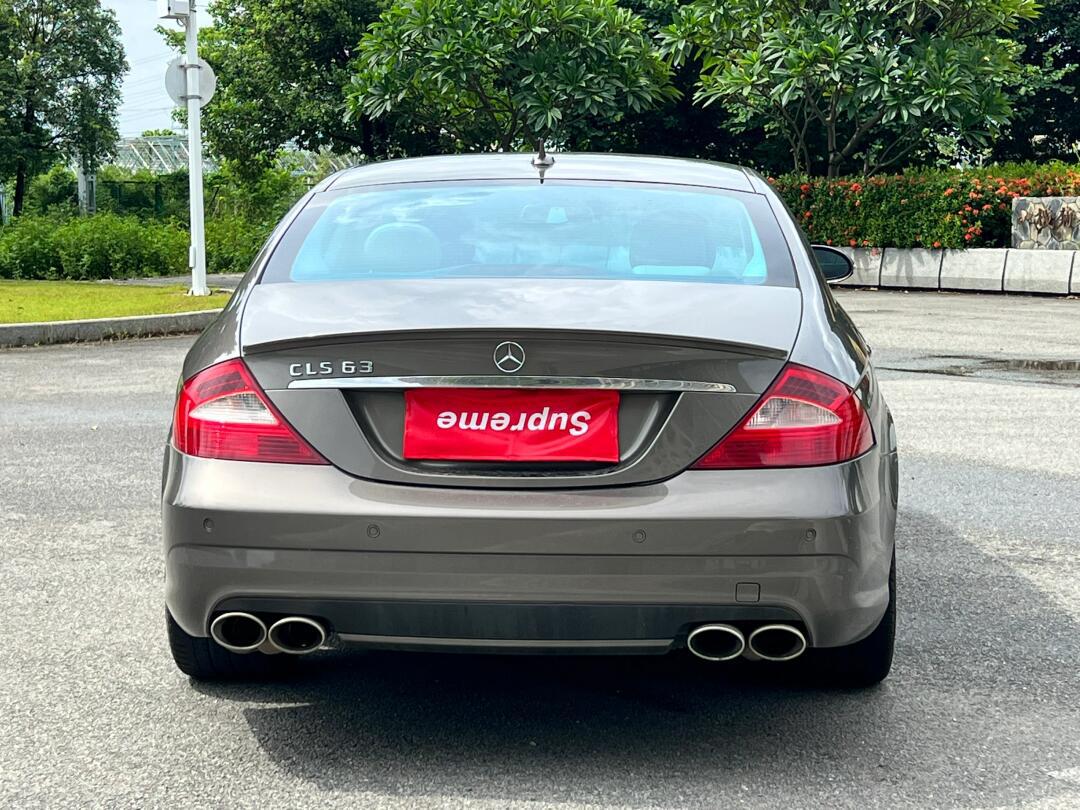 奔驰cls63 大v8,amg专业技师调教的发动机,每台车都有技师签名的