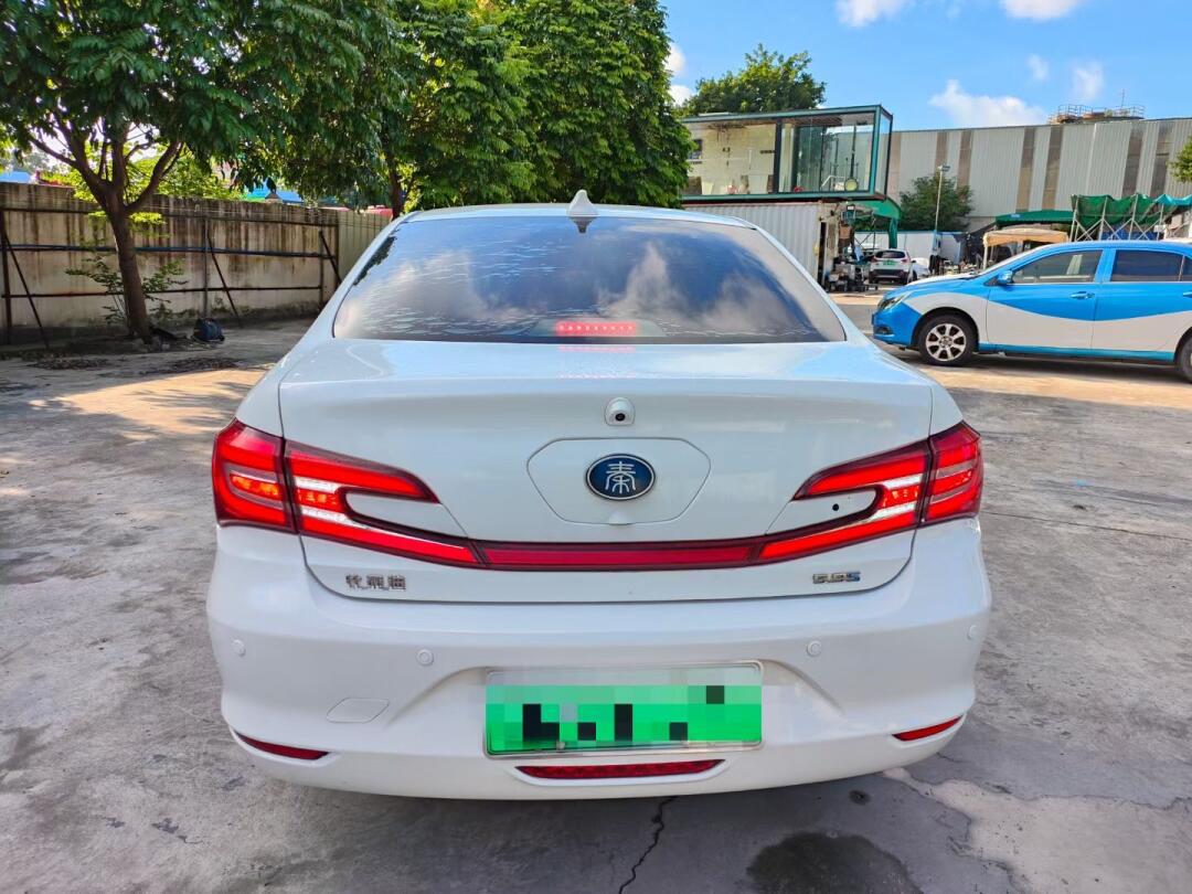 2018年比亚迪秦80