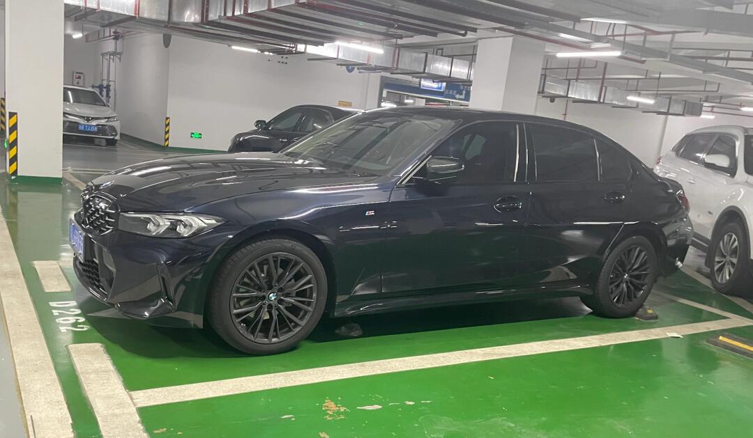 宝马325li耀夜,价格合适,喜欢就冲