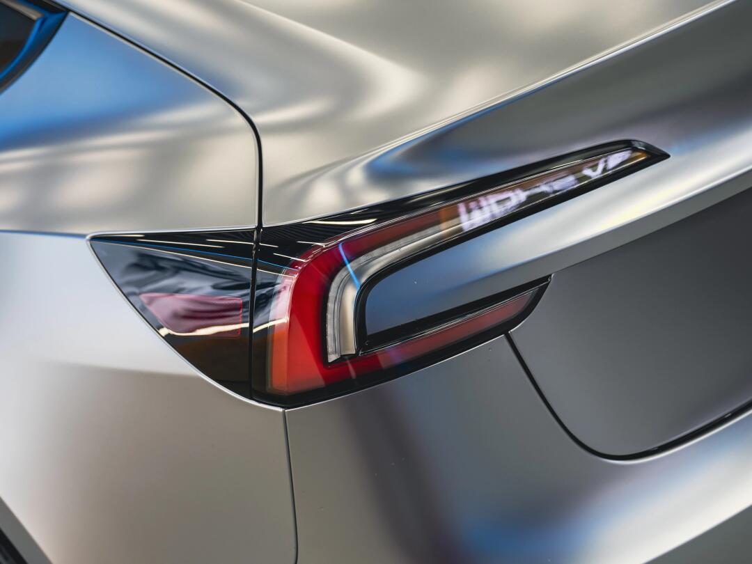 特斯拉model 3改色哑面液态金属银