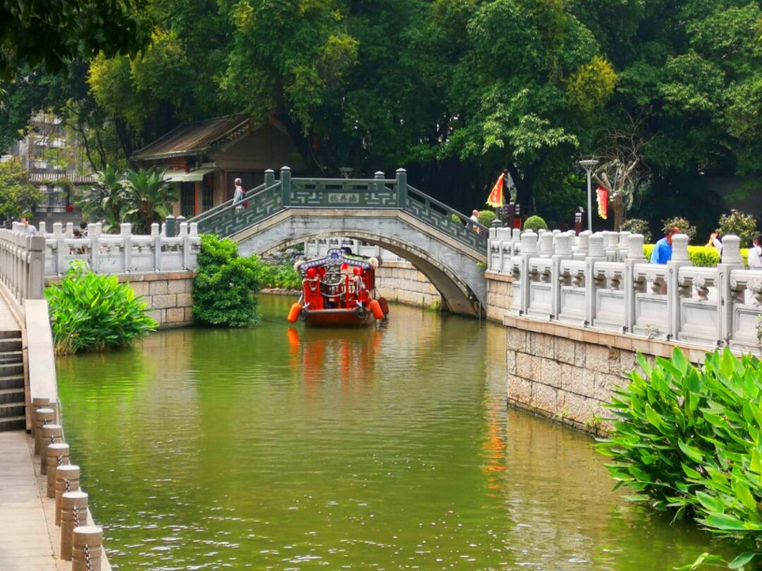 开着途安游玩广州荔枝湾景区的行驶用车感受