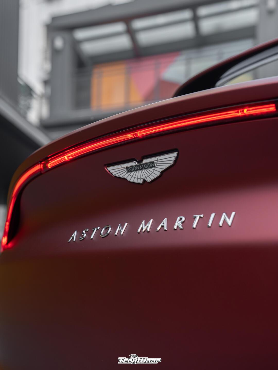 97梅尔诺酒红 阿斯顿·马丁 dbx