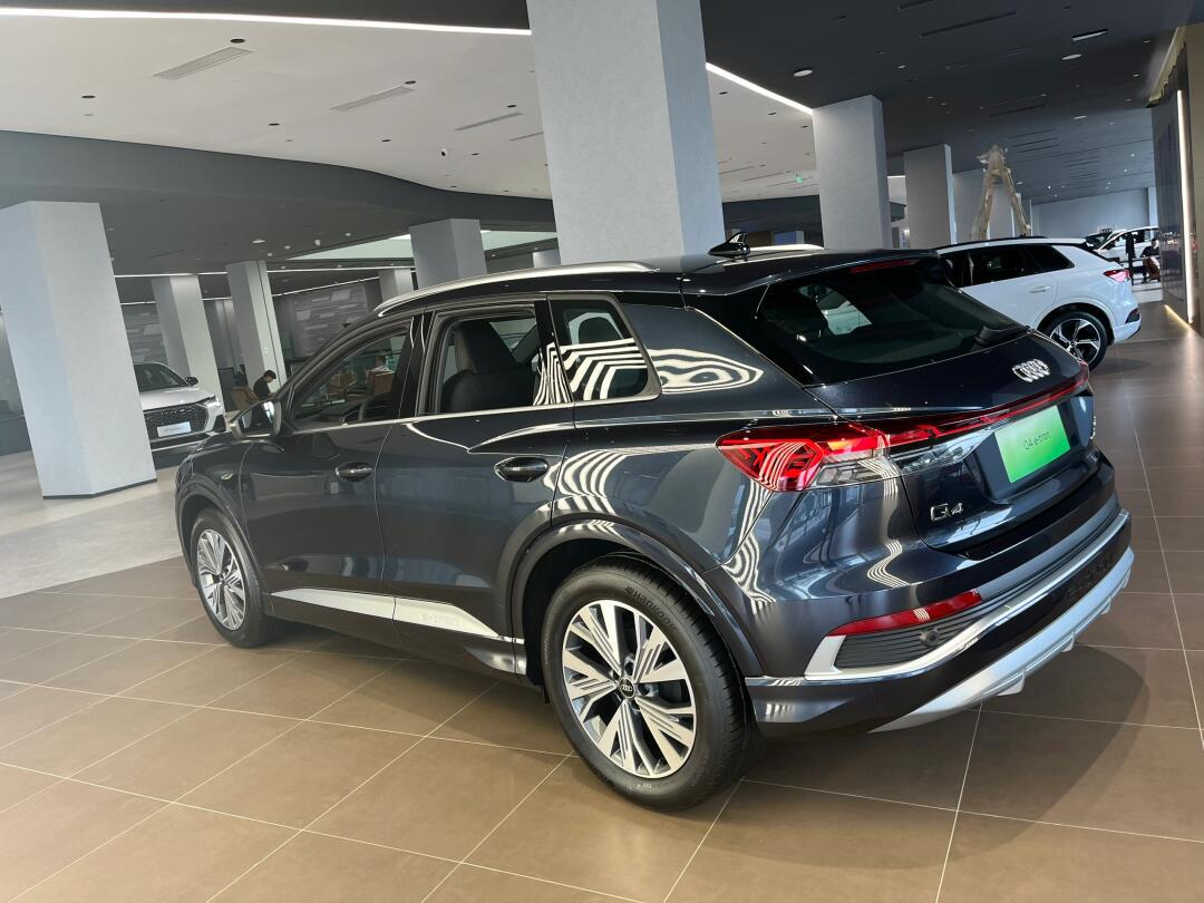 奥迪 q4e-tron 奥迪最看重的一款纯电车 40分钟充电80%,605km的