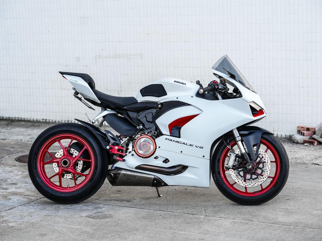 车型:22年杜卡迪v2 公里:8000 公里 (3手户) 简介:改装透明离合边盖