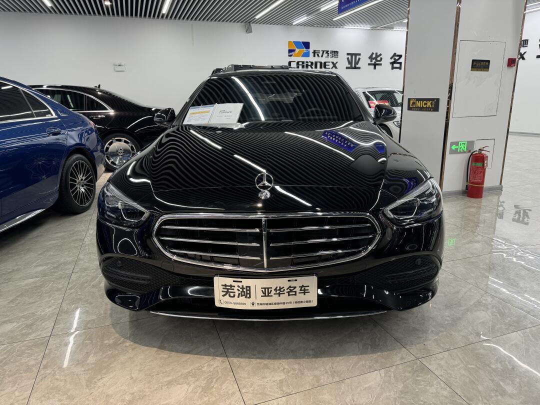黑色奔驰立标奔驰c