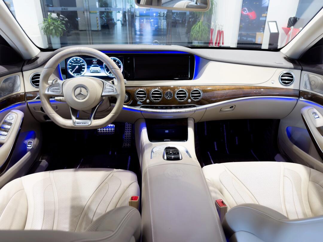 大哥级行政暴力绅士 奔驰s63l amg