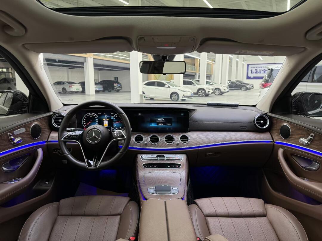 23年8月23款奔驰e260l 车架号023444/ 2.0t双天窗 运动拨片