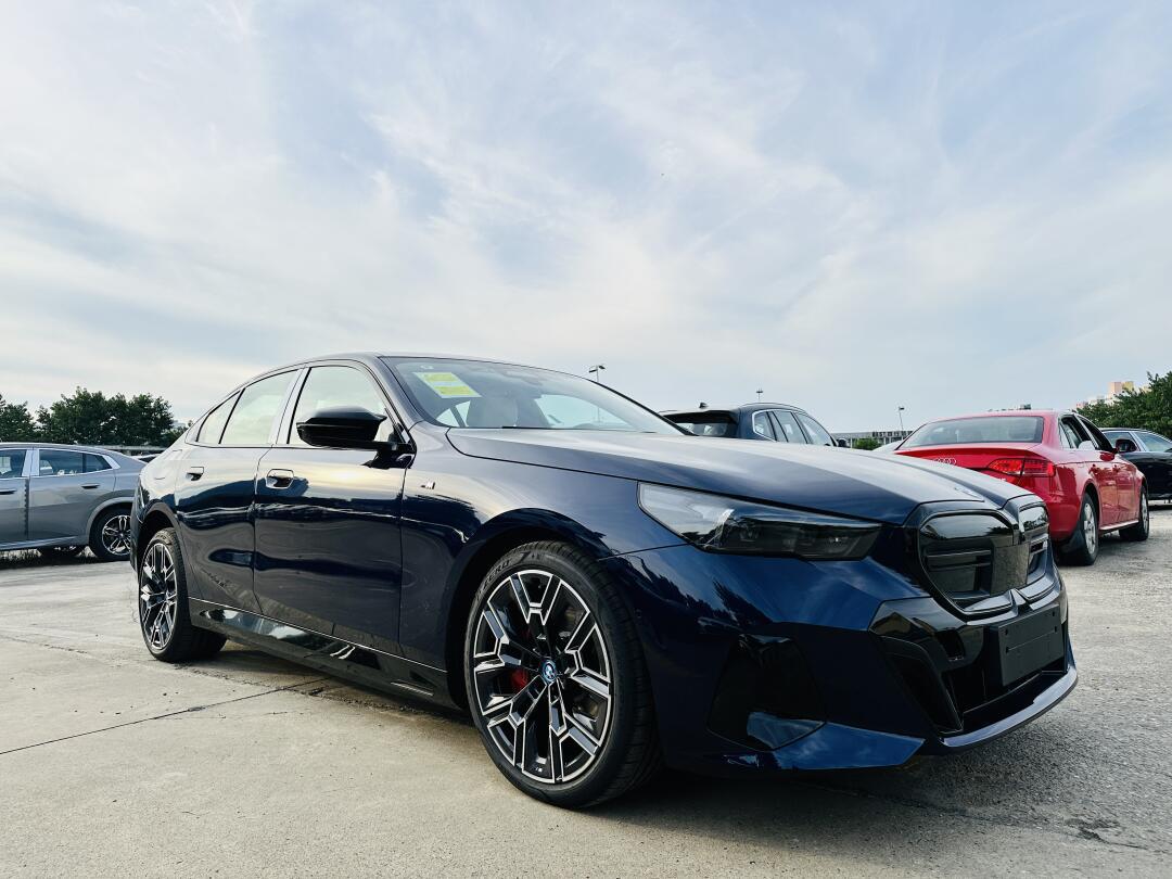 安利一台宝马i5m60