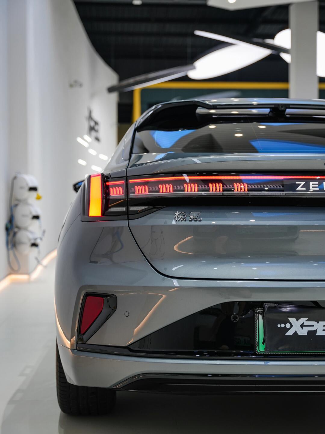 新款极氪001镭射灰真成小众选择啦?