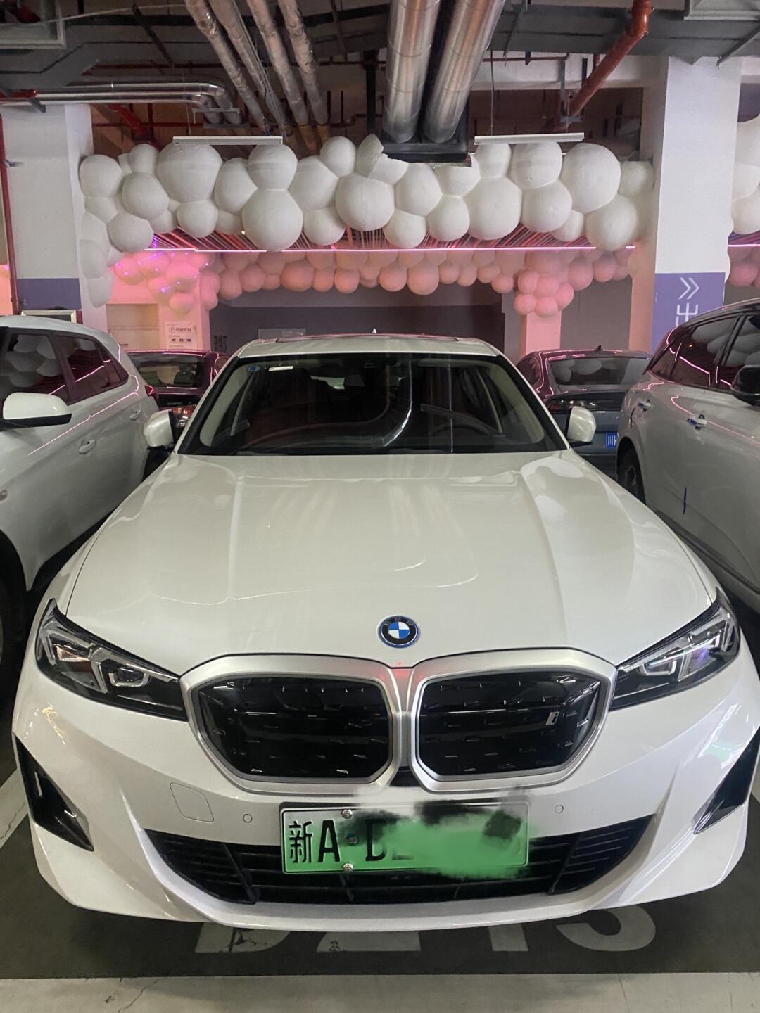 前段时间把别人追尾了,车子送到4s店修,第三天就给了辆代步车,_宝马3