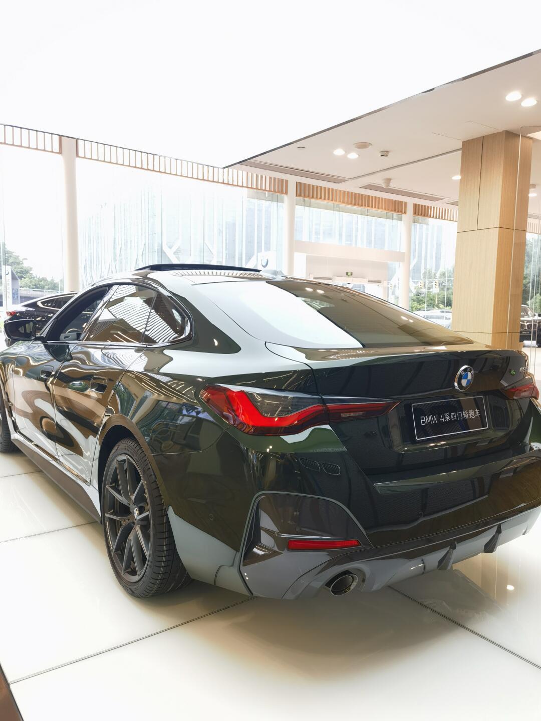 425i四门运动曜夜现车