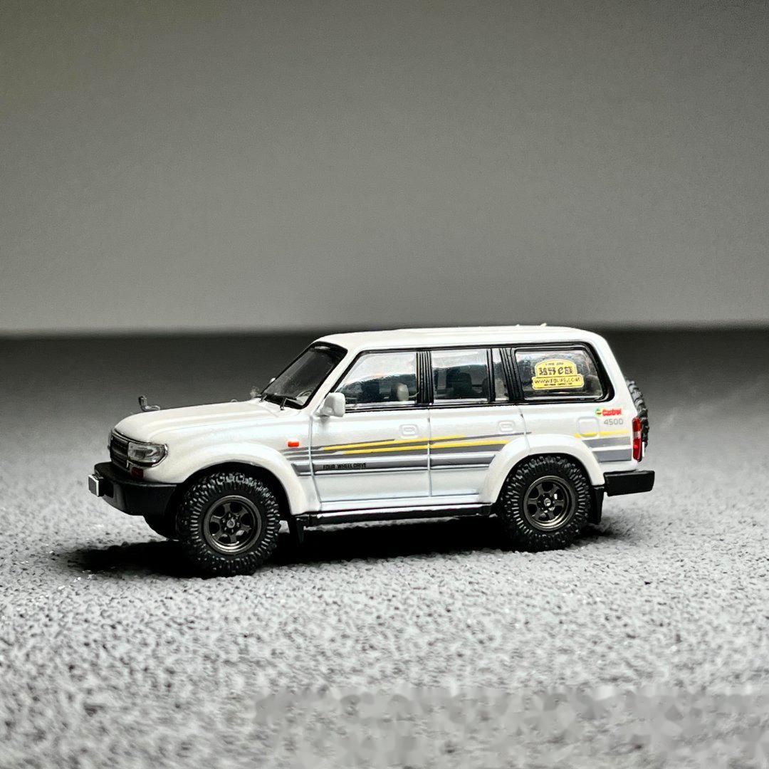 车型:丰田陆地巡洋舰 lc80 厂商:master 比例:1:64 合金模型,感