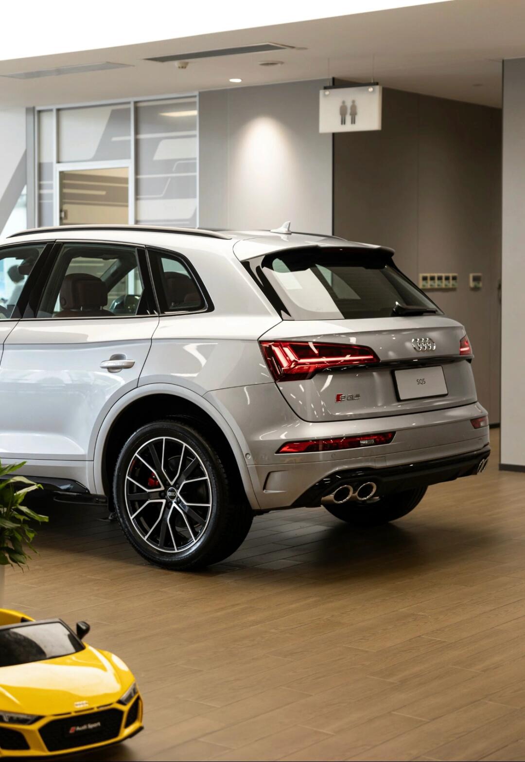 奥迪sq5 花剑银配色你见过?_奥迪a3社区_易车社区