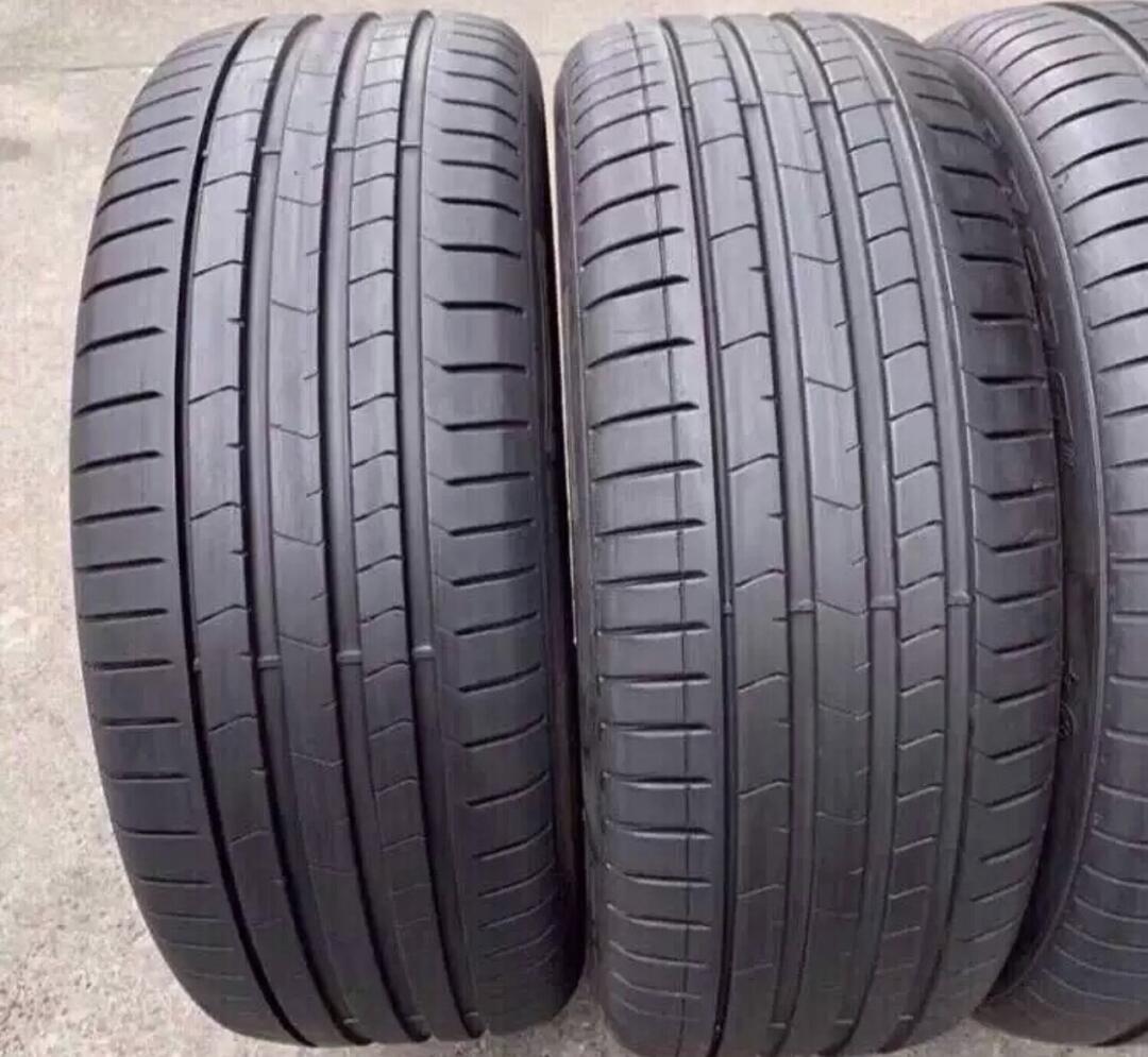 出一套宝马x3原配20寸精品拆车轮胎