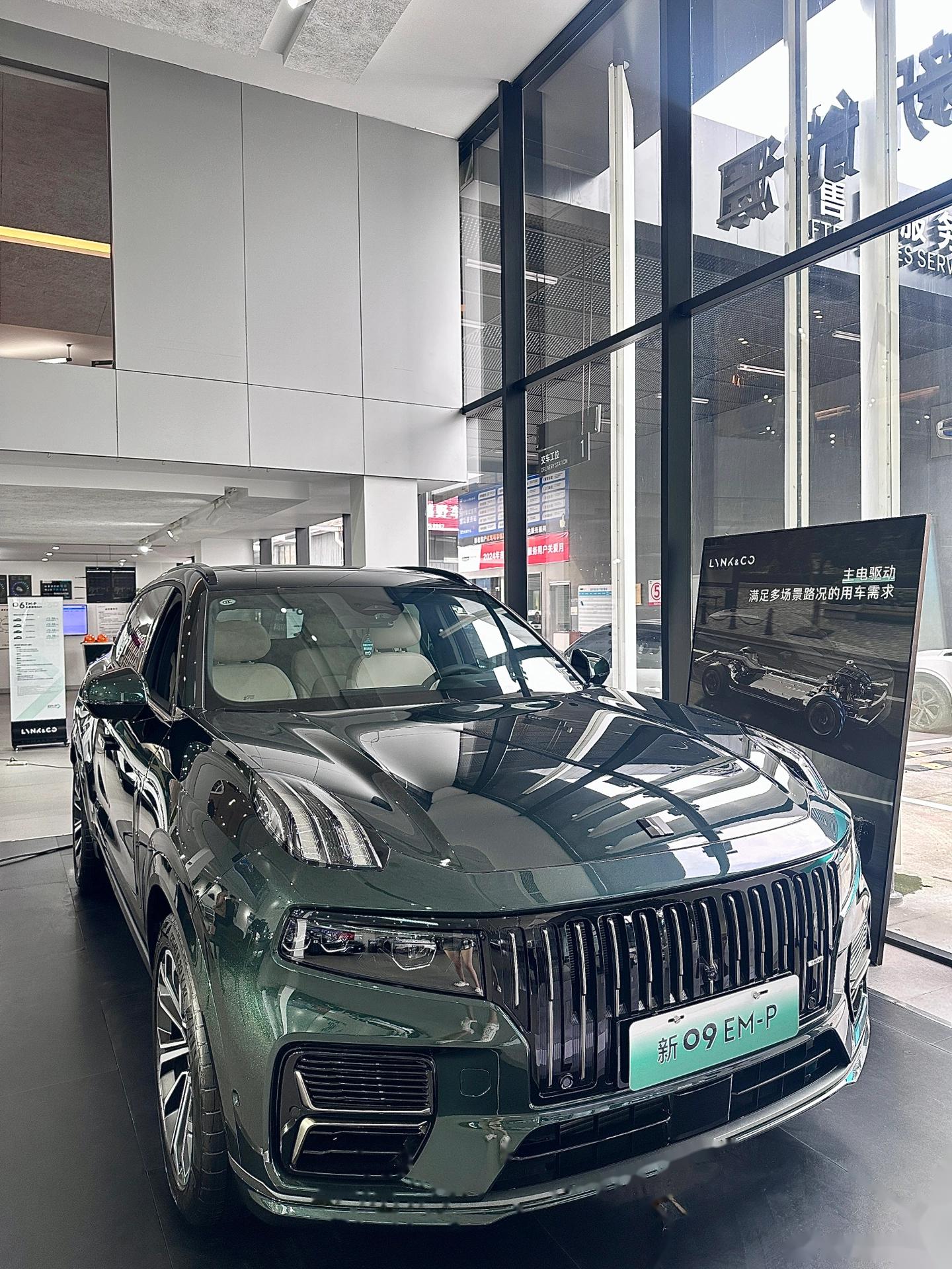 在德国这个造车大本营里,也时常能看到中国国产车领克09的身影,刷到