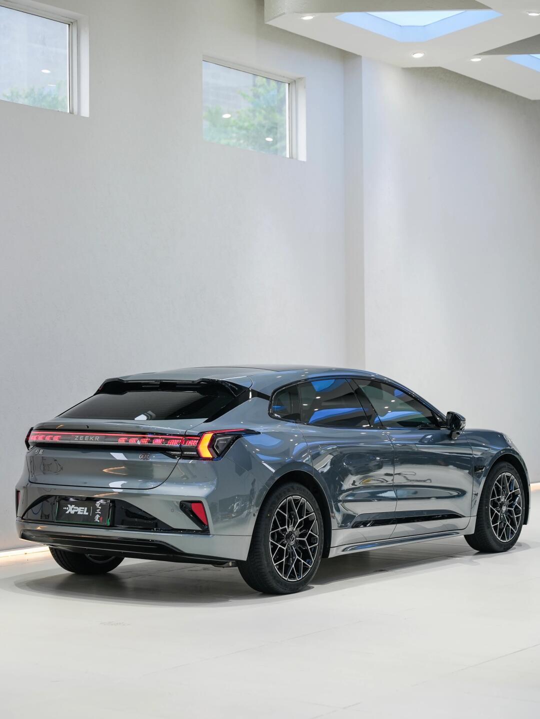 新款极氪001镭射灰真成小众选择啦?