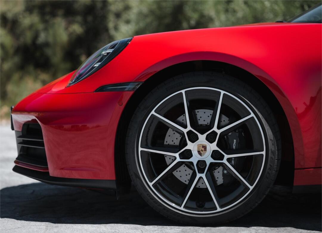 保时捷发布2025款911卡雷拉