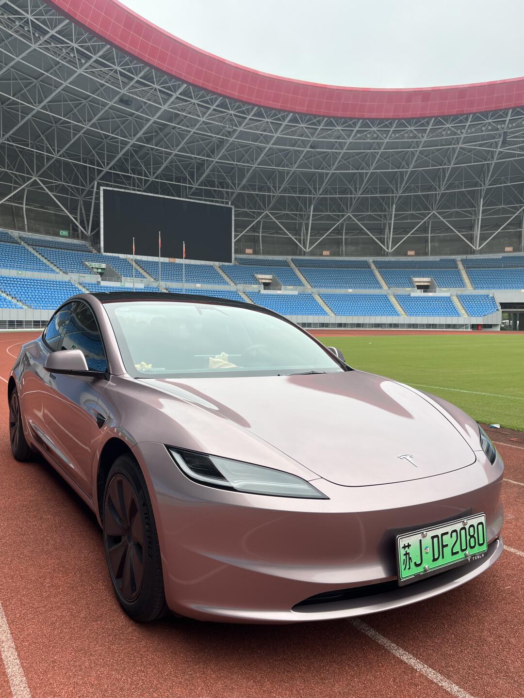 特斯拉焕新版冰莓粉改色膜