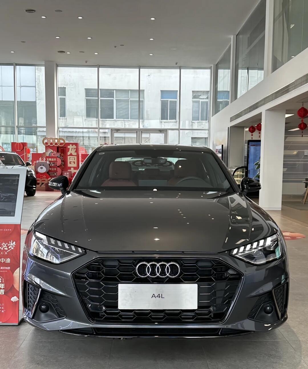 07奥迪a4l新宠上线!灰外77红内,颜值与品质